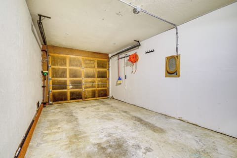 Garage Parking (1 Vehicle)