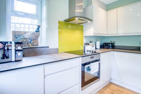 Marshmallow - 2 Bedroom Cottage - Oxwich (8331)