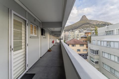 Lido Court 1-Bed Apartment with parking Sea Point (31051)