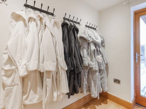 Interior | High View House, Llandevaud