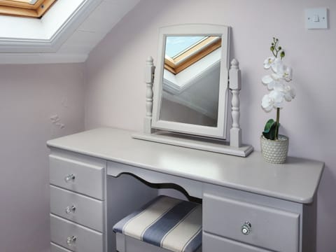 Double bedroom | Cwrt, Dwyran, Newborough