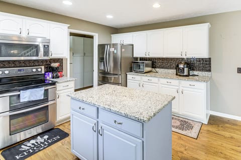 Kitchen | Air Fryer | Dishwasher | 1st Floor