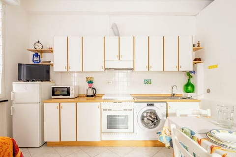 Autumn, Kitchen, Living Room, Spring, Summer