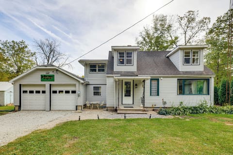 Ashkum Vacation Rental | 2BR | 1BA | 1,100 Sq Ft | 3 Steps to Enter