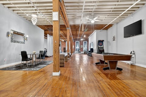 Floor, Flooring, Hardwood, Indoors, Furniture