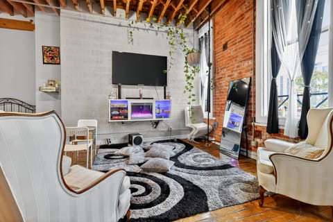 Furniture, Indoors, Living Room, Home Decor, Rug