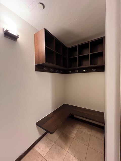 Spacious mudroom at entry
