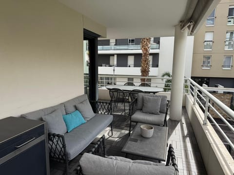 Large furnished terrace