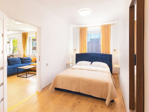 Bedroom Queen bed