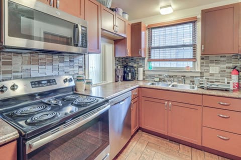 Kitchen | Cooking Basics | Dishware & Flatware | Blender | Air Fryer