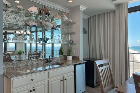 Wet bar and ice maker