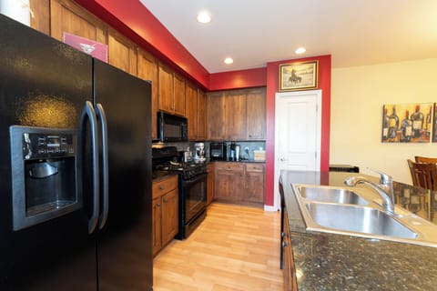 Modern Black Kitchen Appliances | Main Level