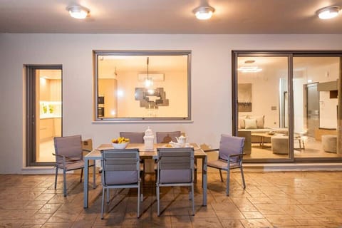 Outdoor Dining Space for the Ultimate Experience