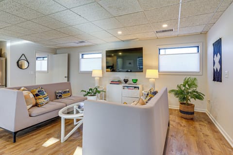 Living Room | Free WiFi | Central A/C & Heating