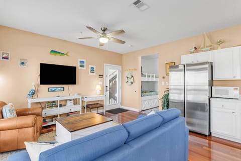 Rental Entrance, Living Room w/ Sofa Bed & Smart TV