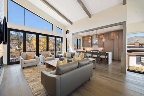 riverfrontresidence-3951_54882135398_o