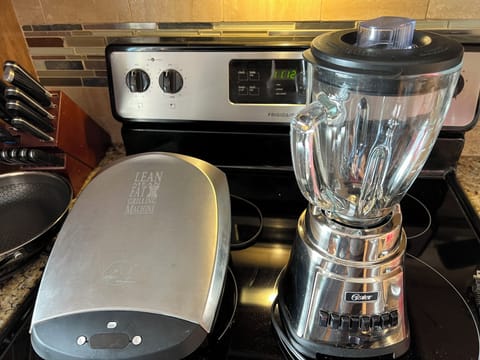 George Foreman grill and Blender
