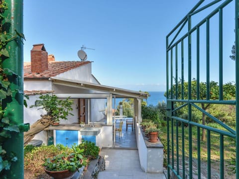 Residential Area, House, Home, Roof, Estate, Cottage, Balcony, Suburb, Garden, Village