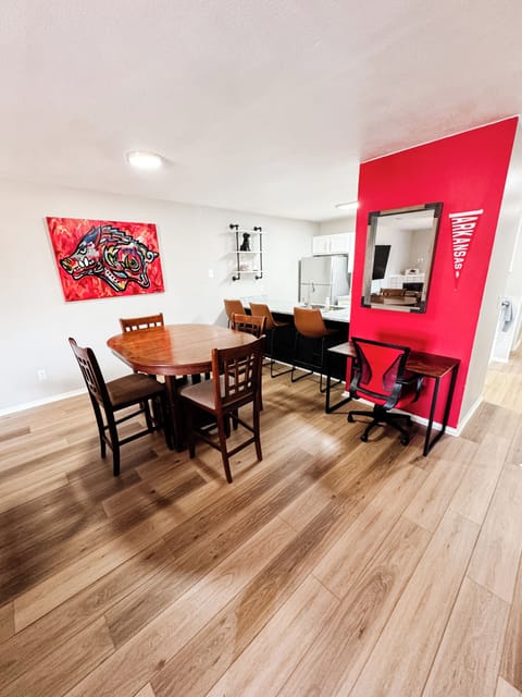 Dining with seating for 7