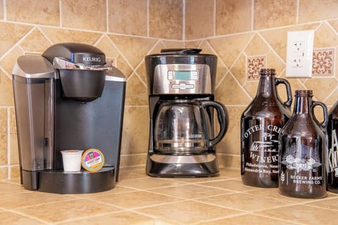 Moonshine Lodge's fully equipped kitchen