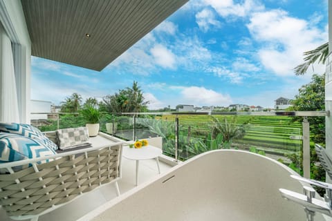 Luxury-Bali-4Br-Modern-Villa-Canggu-Hampton-Outside Patio-Hot Tub-Ricefield Views
