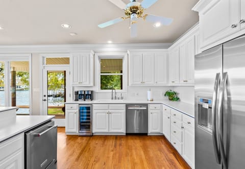 Fully equipped and flooded with light, the kitchen is ready for anything from coffee to cocktails.