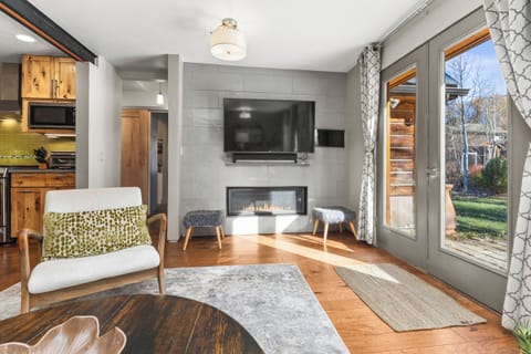 Living Room | Smart TV