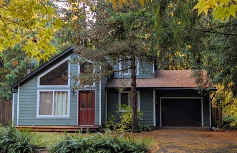 Newly renovated home in a sweet little neighborhood 