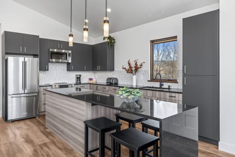 Kitchen Island | Table for 4