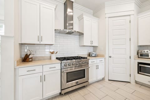Chef's Kitchen - Offering Stainless Steel Appliances