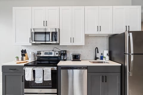 Unit 1: Fully equipped kitchen