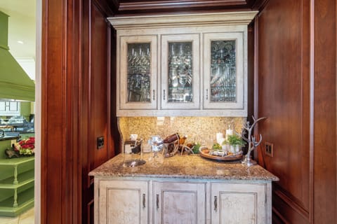 5.04-telluride-saison-cinq-wet-bar