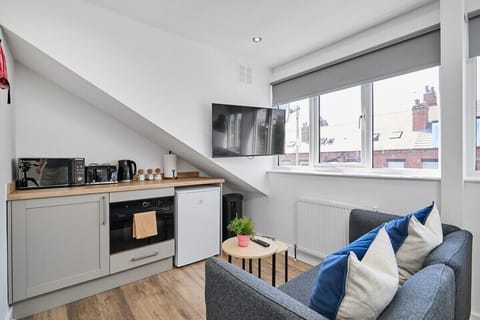 F3, Living Room/ Kitchenette