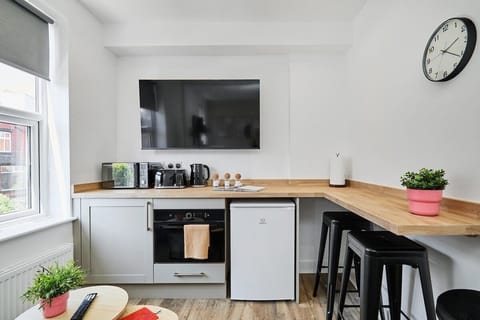 F2, Kitchenette/ Living Room