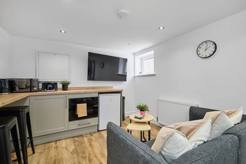 F1, Living Room/ Kitchenette