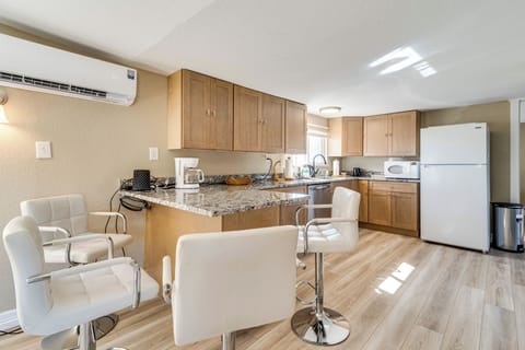 Kitchen | Cooking Basics | Breakfast Bar | Stove/Oven