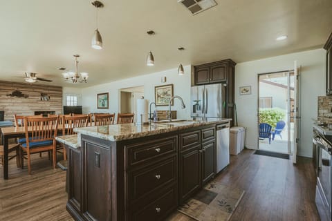 Well equipped kitchen with plenty of space for the chef of the group