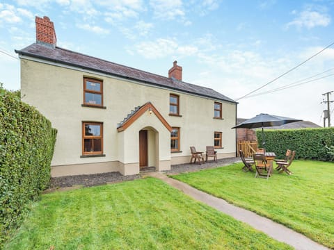 Exterior | Rose Cottage - Jones’ Cottages, Gower