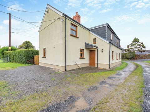 Exterior | Rose Cottage - Jones’ Cottages, Gower