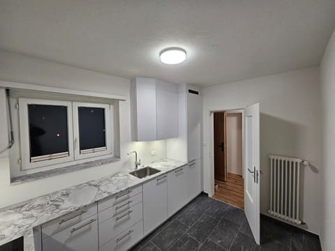 BRAND NEW! Modern kitchen