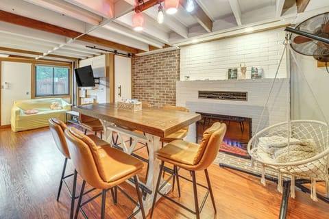 Dining Area | Dishware/Flatware Provided