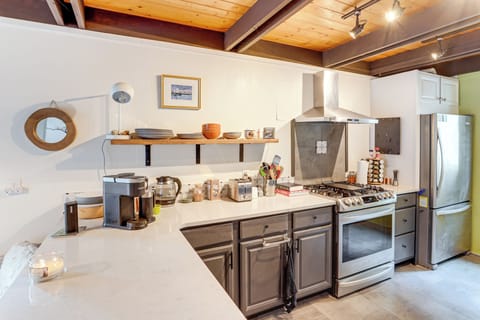 Kitchen | 1st Floor | Keurig Coffee Maker | 1 Interior Step