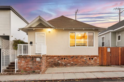 Warm and welcoming curb appeal at your private single-level Venice cottage, just minutes from the beach.