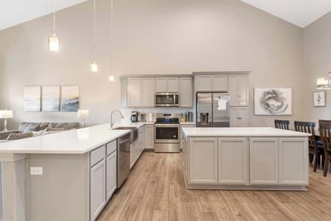 The airy, open kitchen is well equipped for an unforgettable getaway​