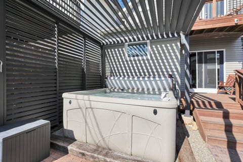Hot tub with adjustable sun shades above