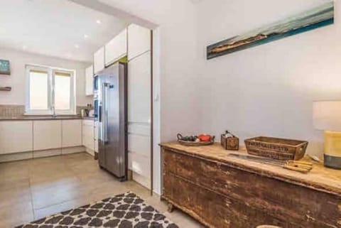 Entrance area and kitchen