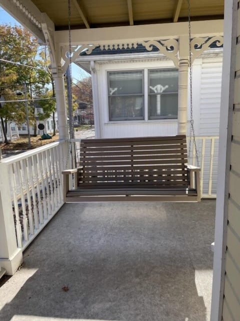 230Centralporchswing