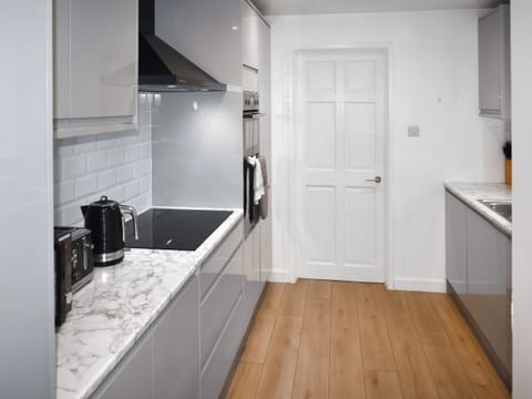 Kitchen | Cliffside Cottage, Exeter