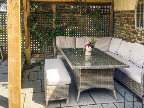 Sitting-out-area | Weirmarsh Big Barn, Umberleigh