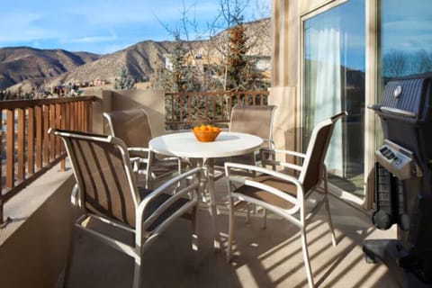 Outdoor space w/griill